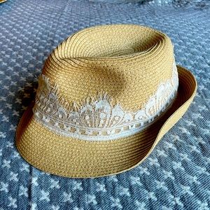 Woven Jessica Simpson Fedora with white lace detail
